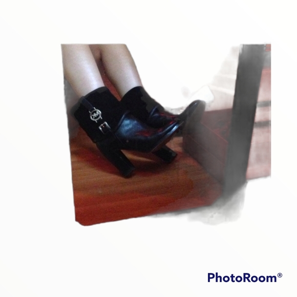 Michael Kors booties black size 6 - Picture 4 of 7